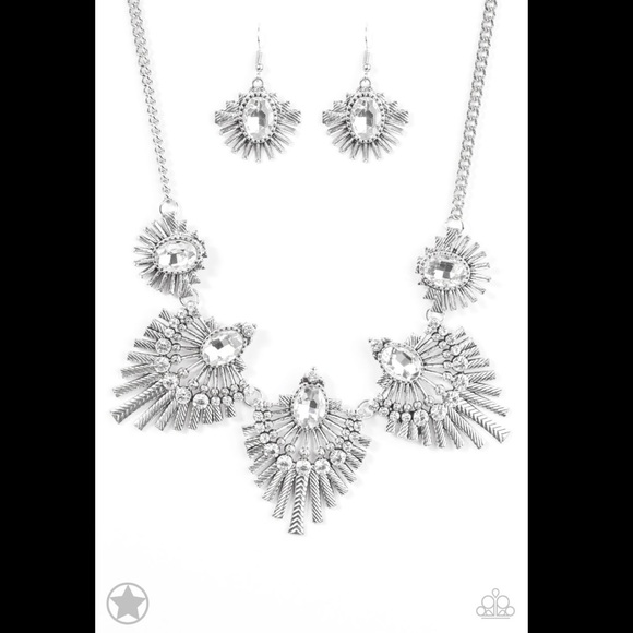 Paparazzi Miss YOU-niverse silver necklace - Picture 4 of 4